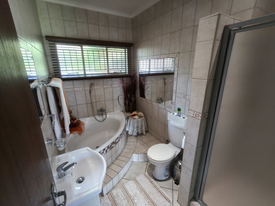 4 Bedroom Property for Sale in Safari Gardens North West